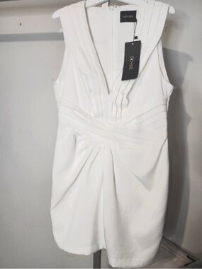 DO+BE White Sleeveless Pleated V-Neck Mini Dress